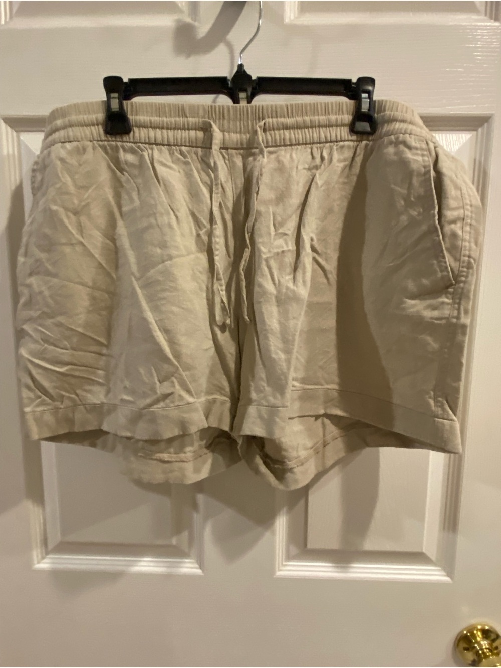 Old Navy Women's Linen-Blend Drawstring Shorts in Light Tan
